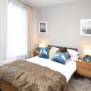  Pensión Ocho Homes By Eight Continents